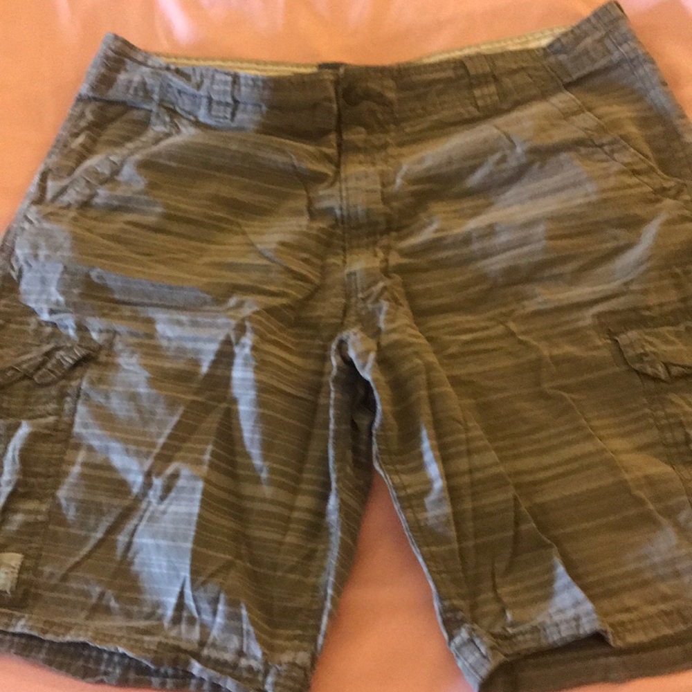 Men’s Levi’s grey striped cargo shorts